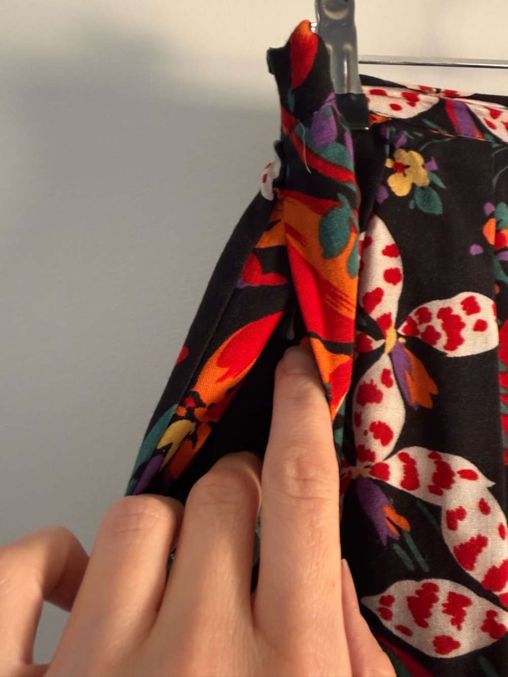 Vintage midi skirt with tropical floral print. - Picture 3 of 4